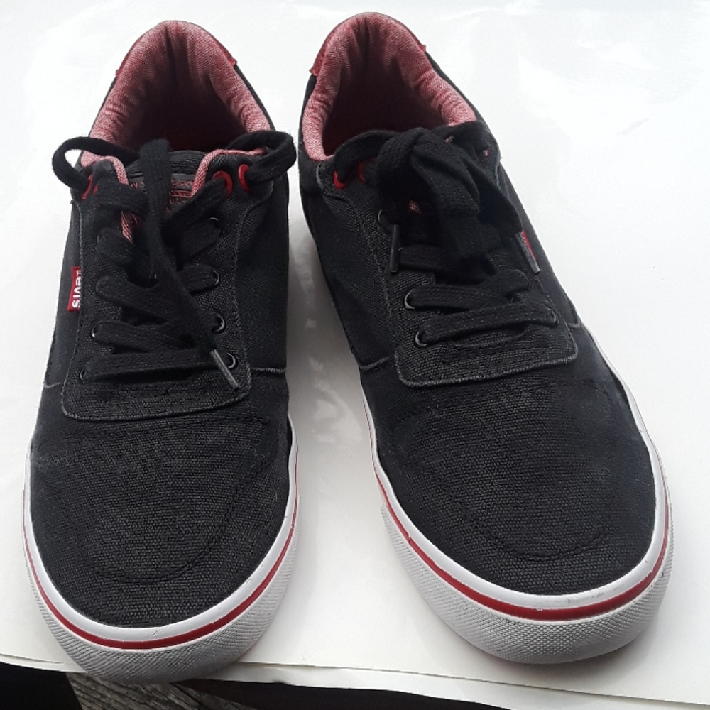 LEVIS STRAUSS &CO BLACK SNEAKERS IN SIZE 11